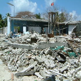 Vilufushi Is., Thaa Atoll Rubble of House