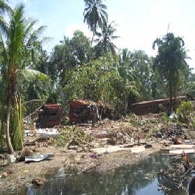 Galle District (Hikkaduwa)Train Wreck 01