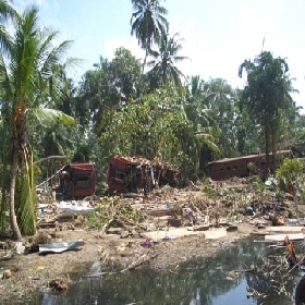 Galle District (Hikkaduwa)Train Wreck 01