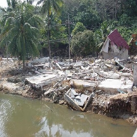 Phuket (Kamala Beach)Rubble and Water